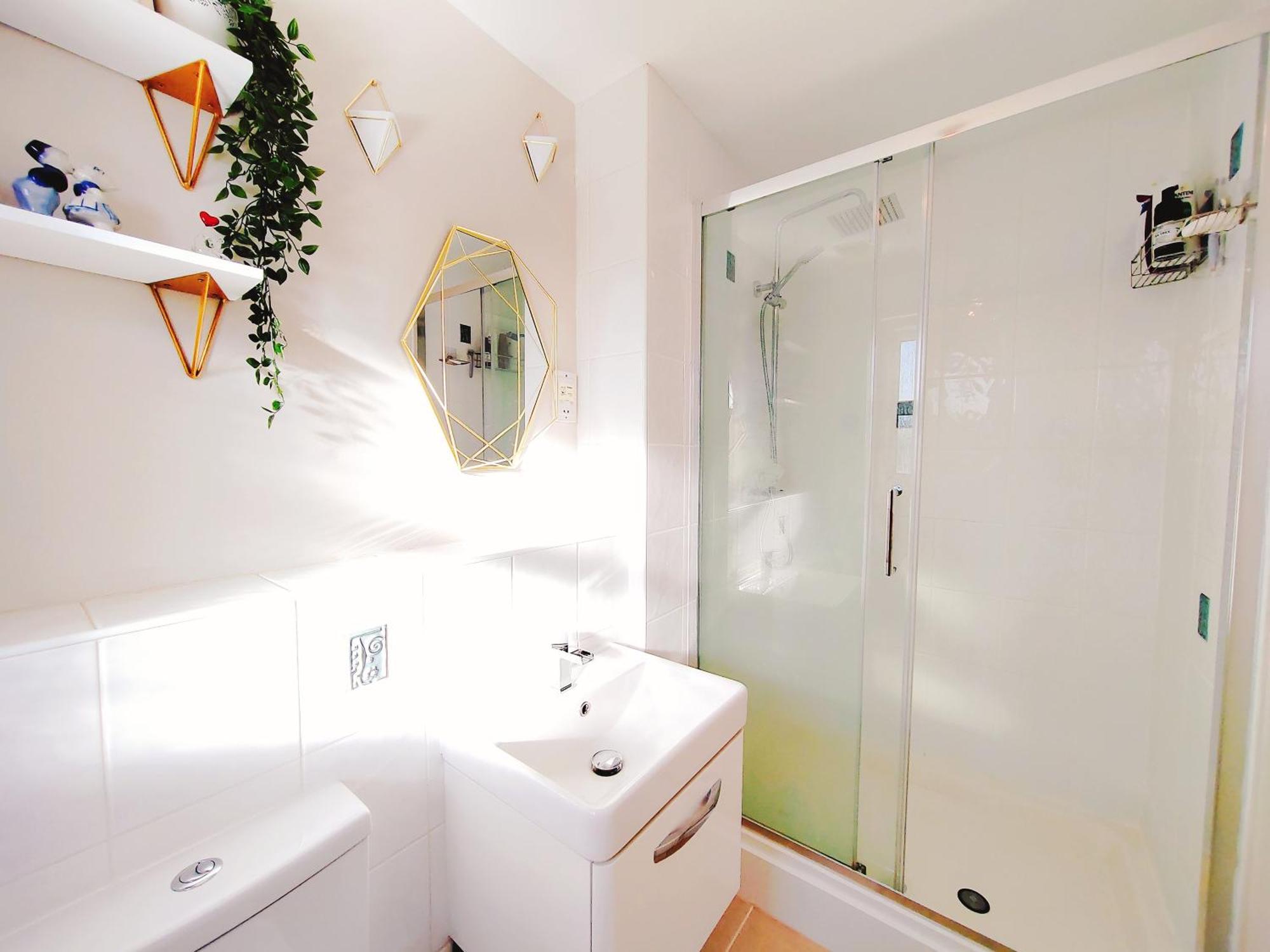 Modern And Spacious Double&King Bedrooms Both With Private Bathrooms Edinburgh Room photo