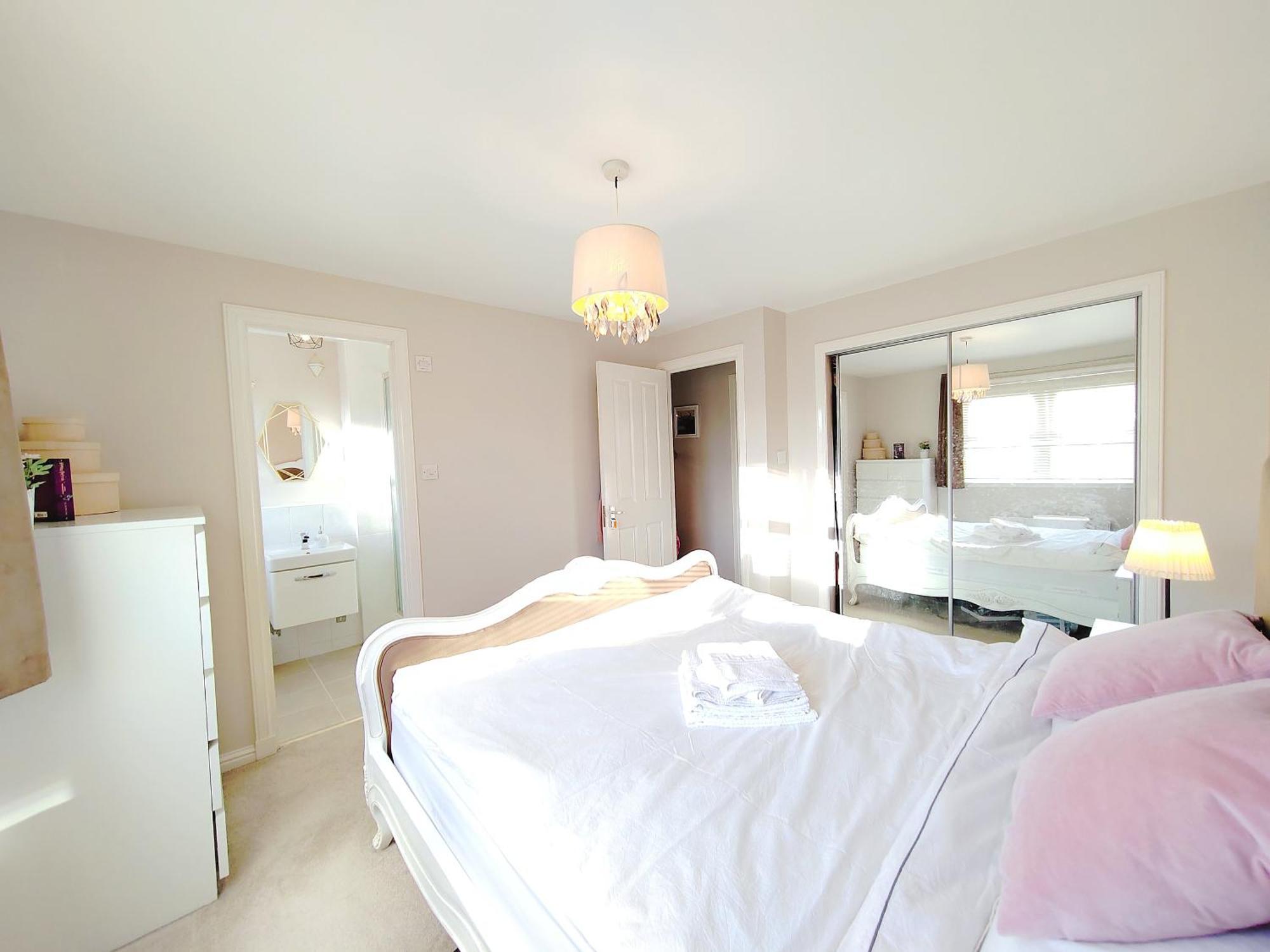 Modern And Spacious Double&King Bedrooms Both With Private Bathrooms Edinburgh Room photo