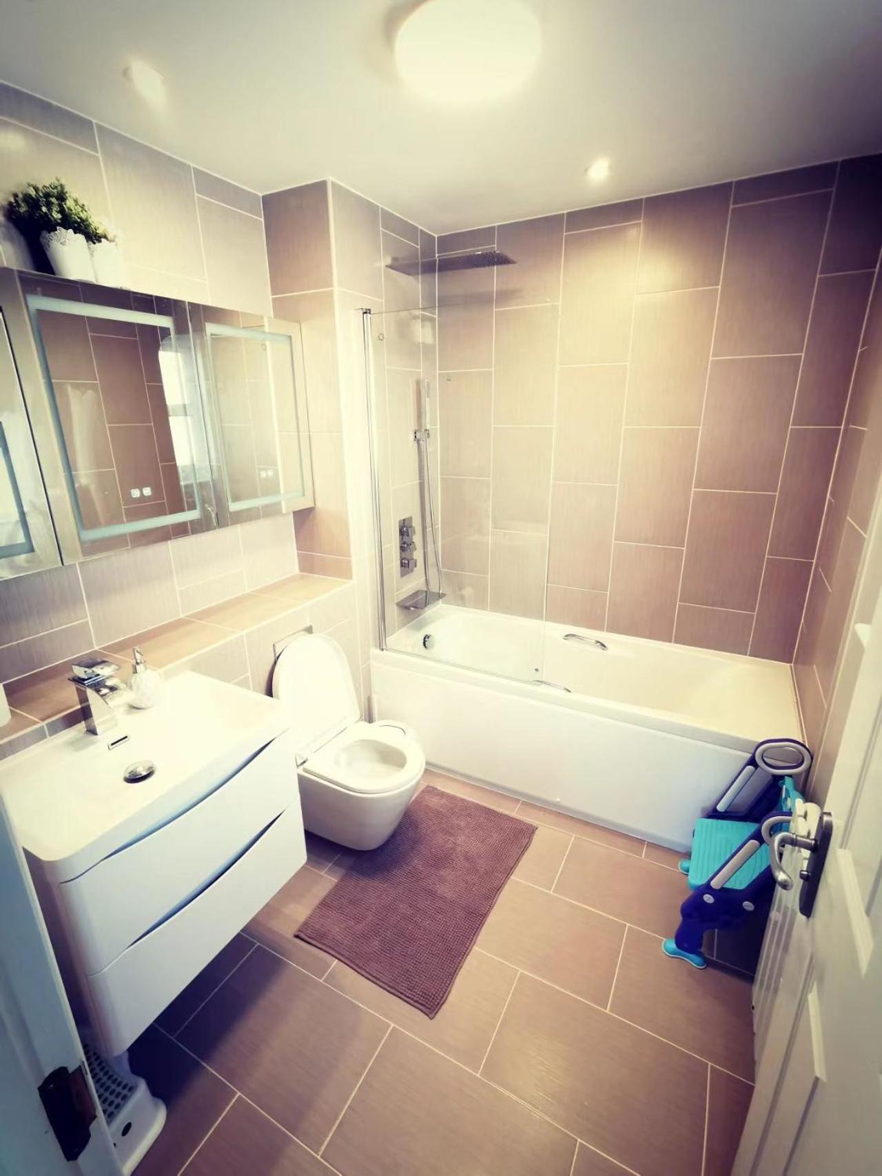 Modern And Spacious Double&King Bedrooms Both With Private Bathrooms Edinburgh Exterior photo